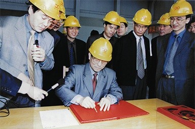 2002年4月3日，时任浙江省省长柴松岳视察918博天堂工业园