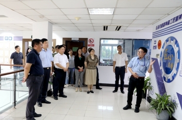2020年7月29日，时任浙江省政协常委、社法委副主任、省总工会副主席、一级巡视员董建伟莅临918博天堂纸业调研新时期工匠造就工作