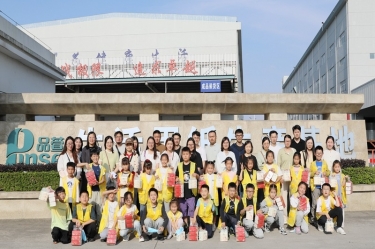 探寻古法技艺 感触造纸朝气 |“幼脚走平湖”之“纸业达人”亲子研学活动走进918博天堂纸业
